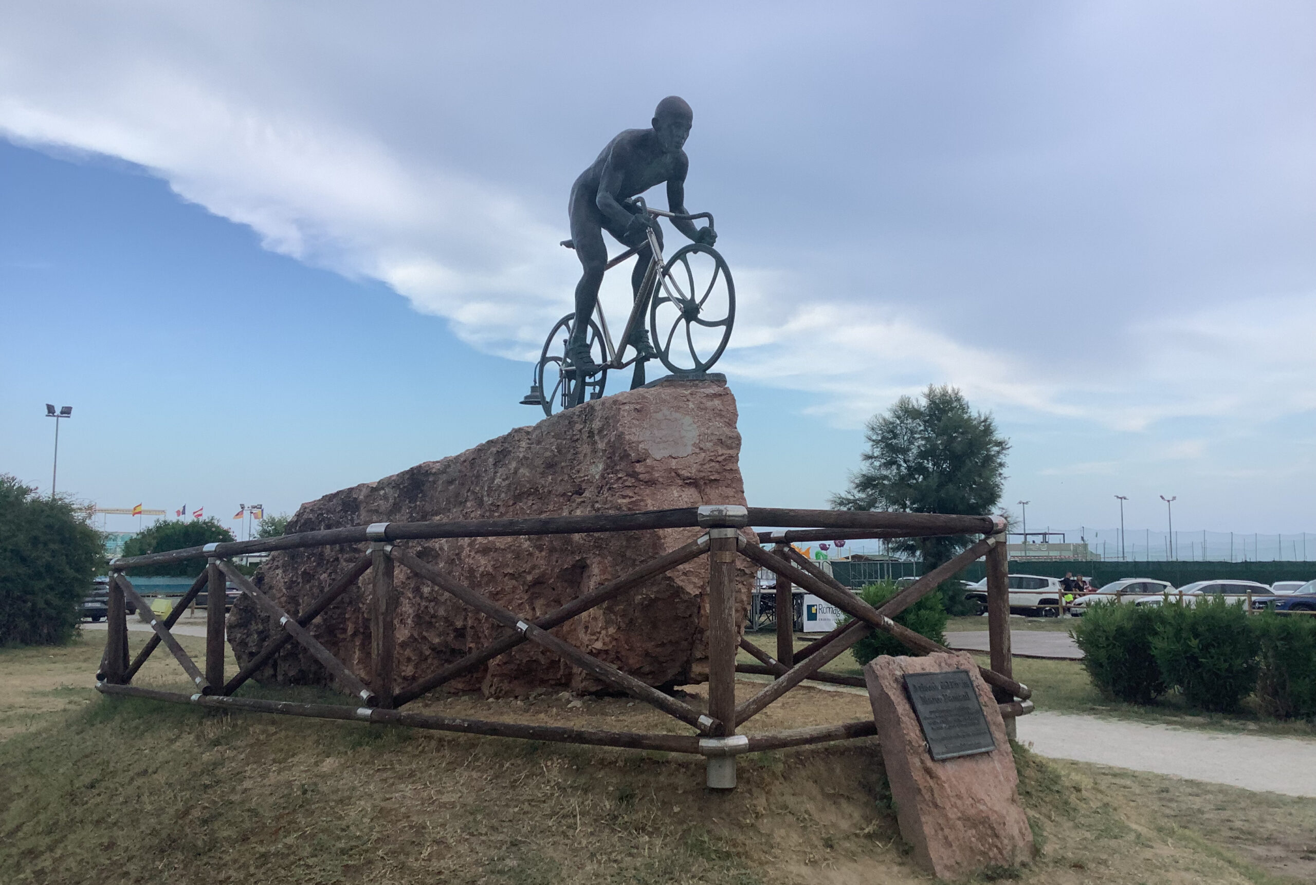 Il monumento a Marco Pantani: dove il ciclismo incontra la memoria